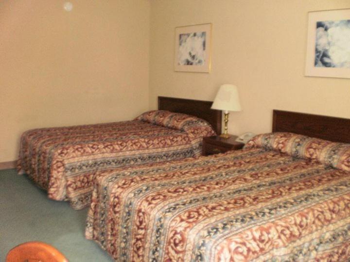 Boarders Inn And Suites - Marion Room photo