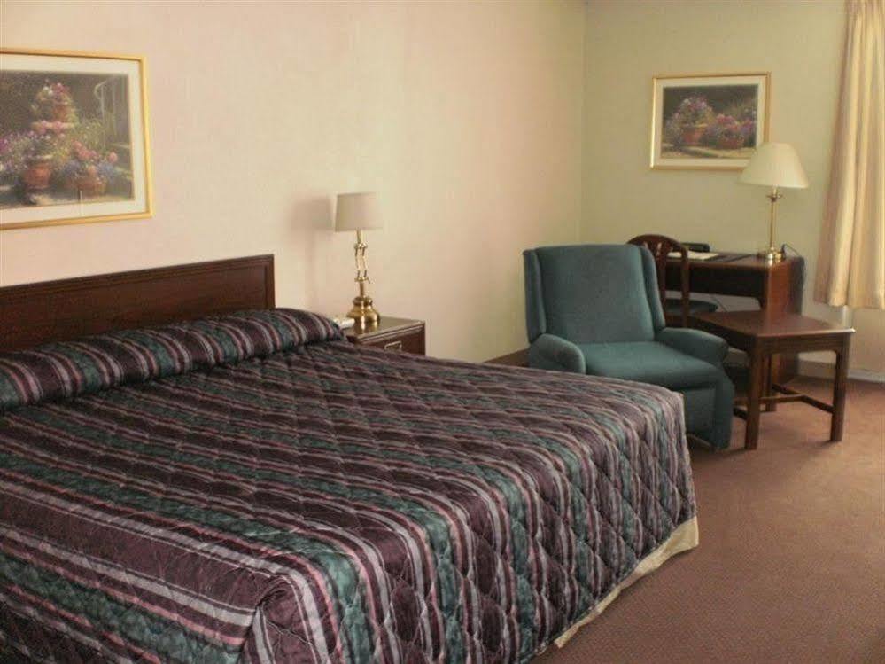 Boarders Inn And Suites - Marion Exterior photo